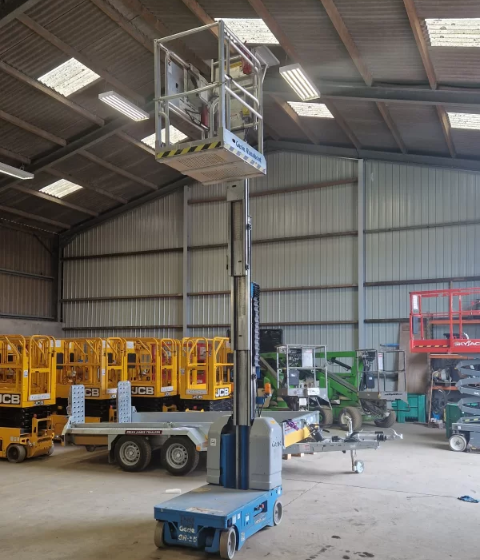 Mast Lift for hire